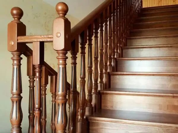 Фигурные столбы и балясины для лестниц