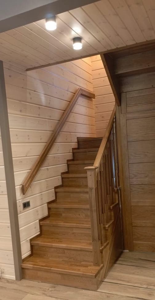 Лестница из массива дуба