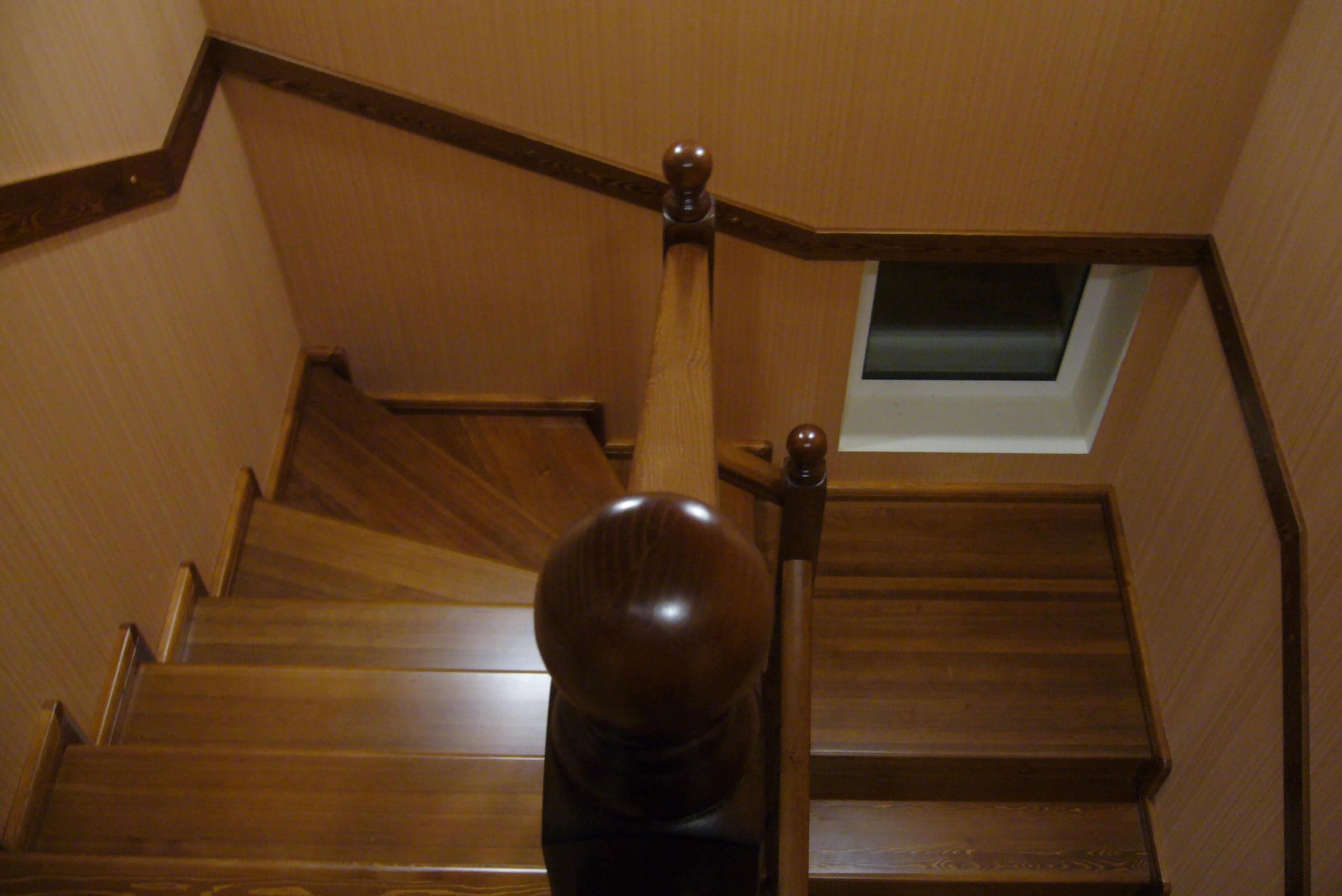 Лестница из массива дуба