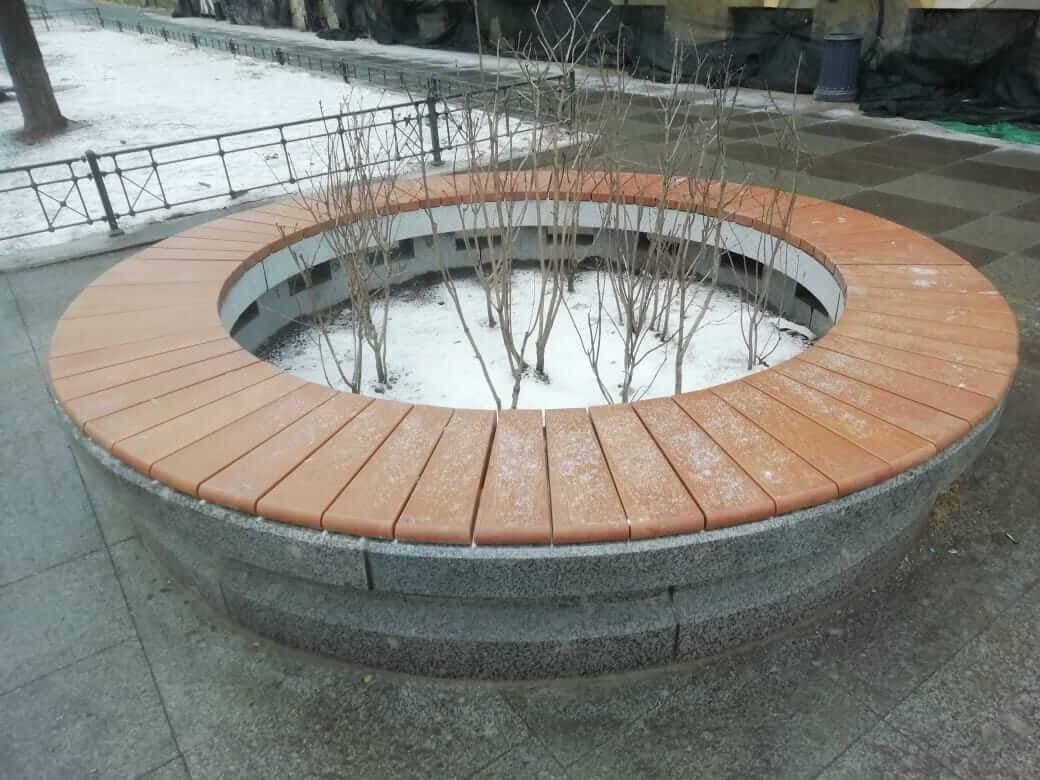 Скамья из дуба на нержавеющей ленте