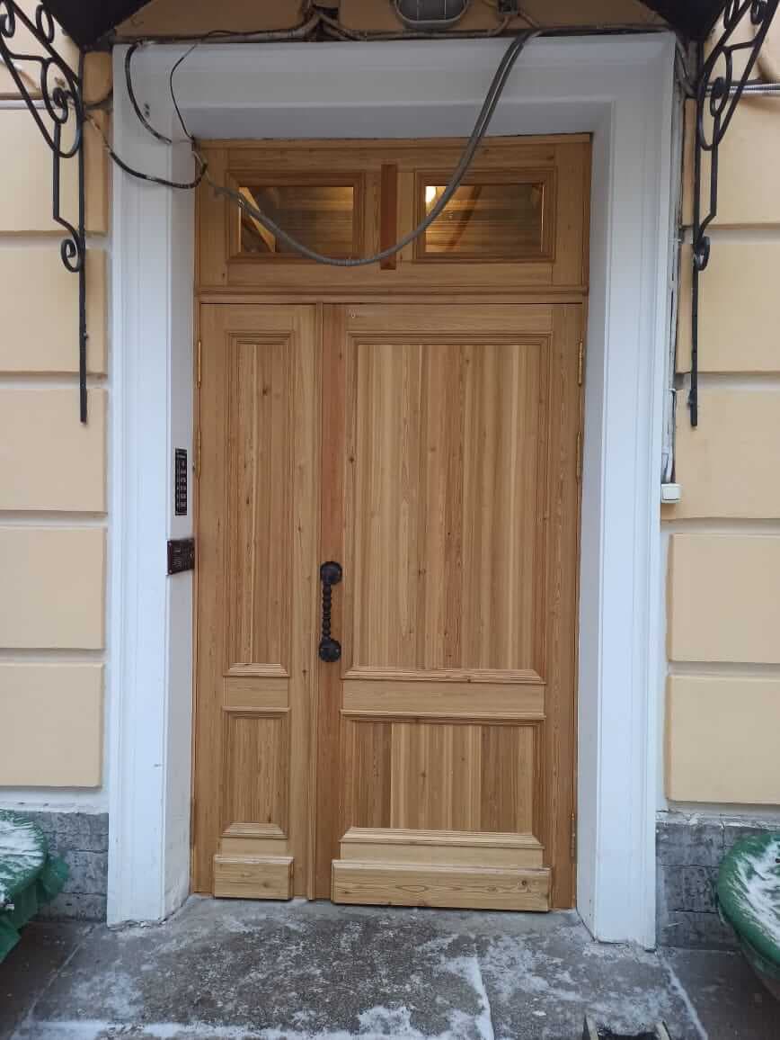 Дверь КГИОП из лиственницы