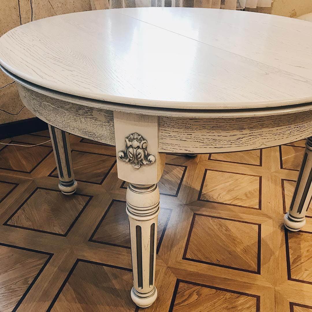 Белый стол раздвижной из массива дуба