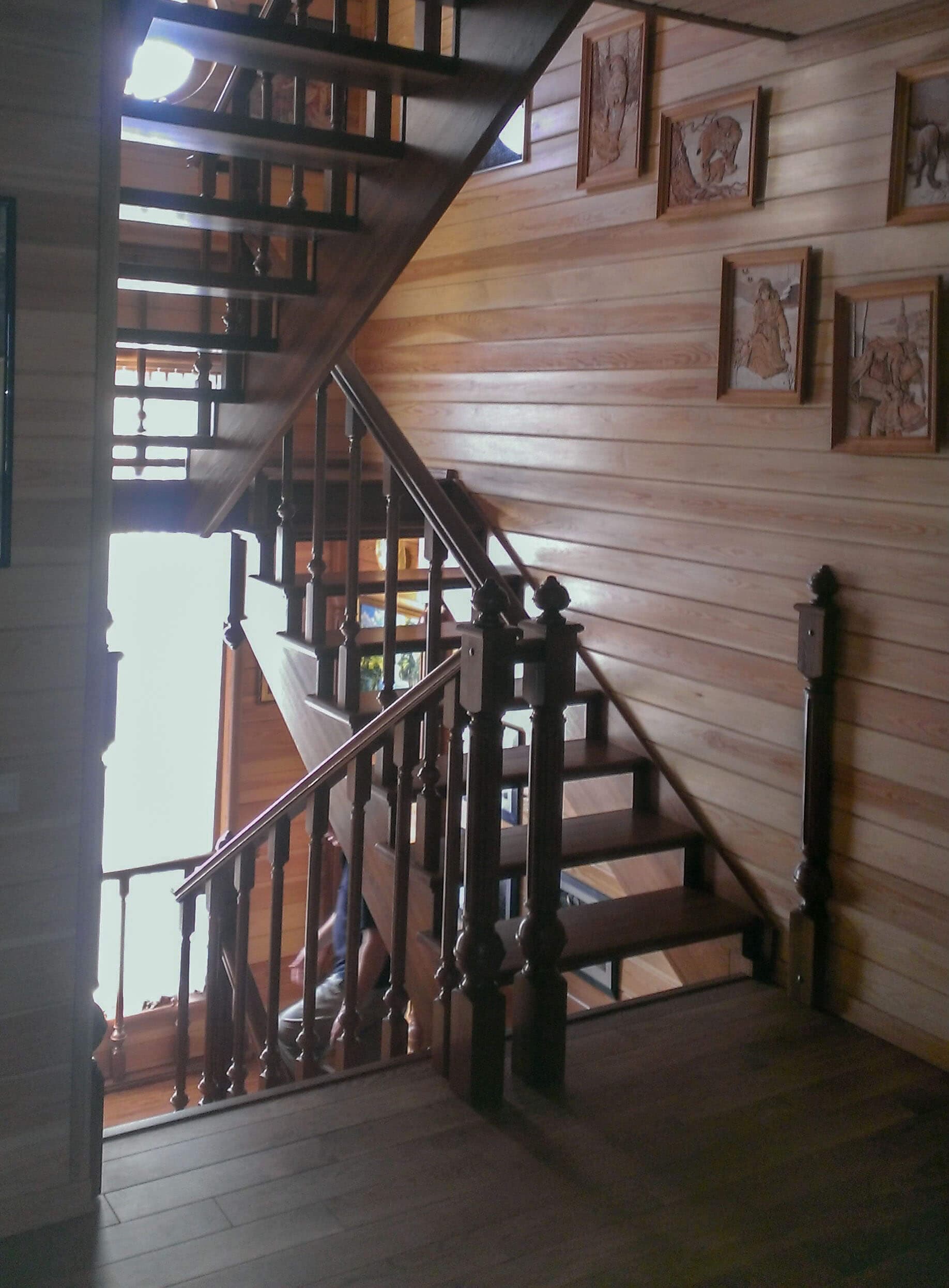 Классическая лестница из массива дуба