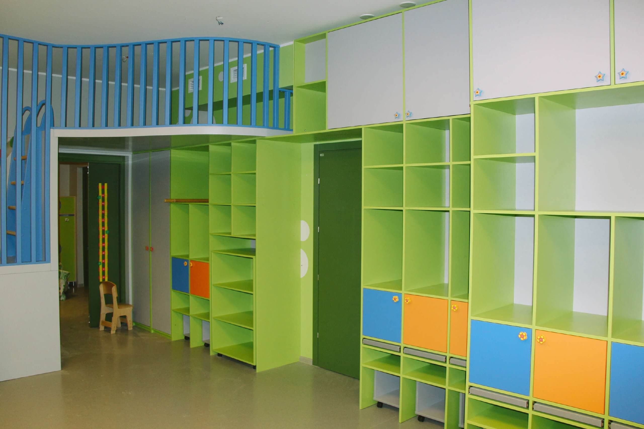 Детский игровой комплекс со встроенной системой хранения личных вещей ребёнка