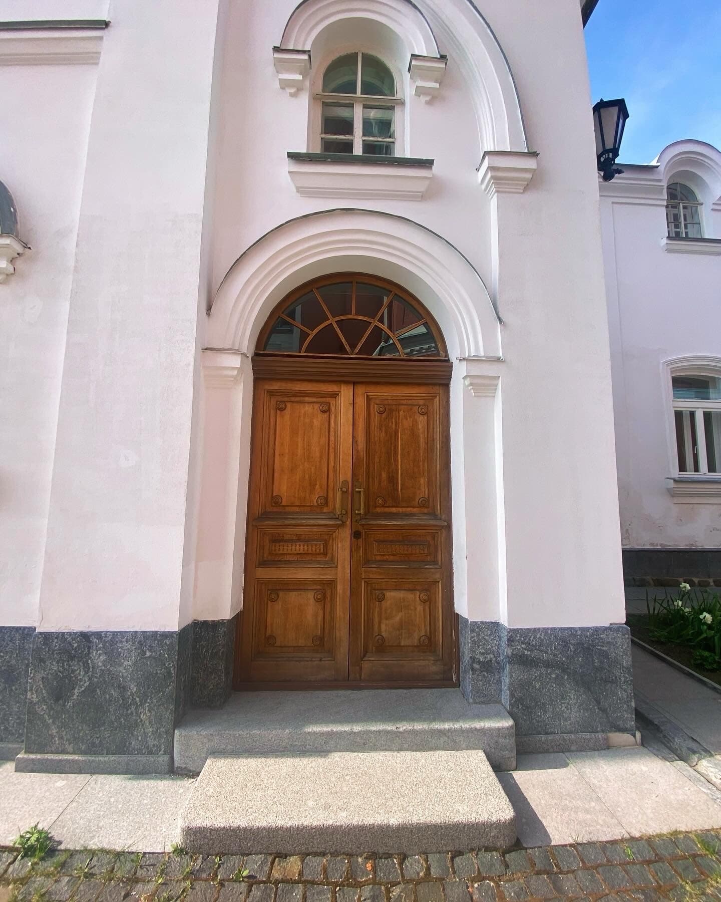 Деревянные двери на острове Валаам