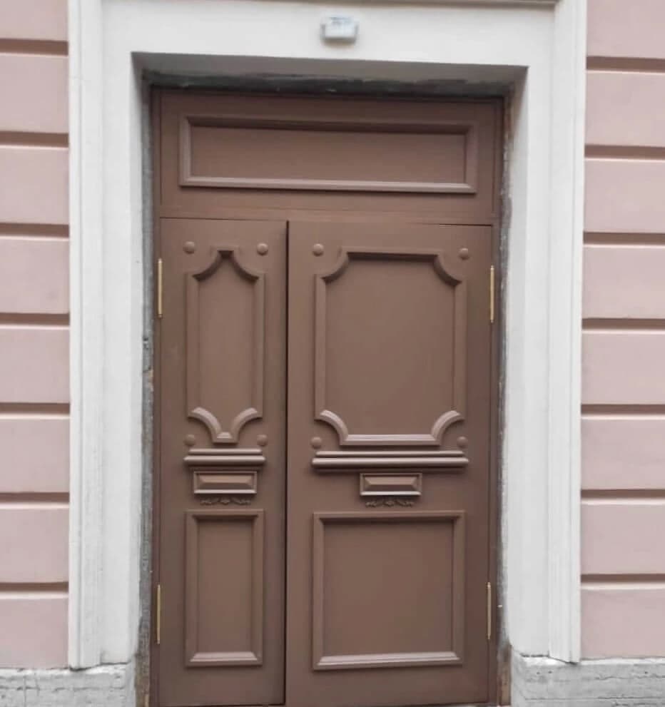 Дверь КГИОП, по адресу улица Ропшинская 1