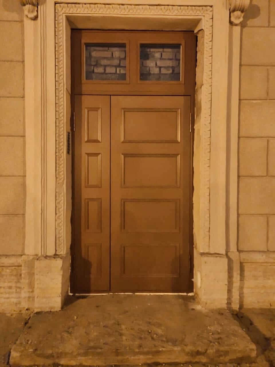 Дверь КГИОП, по адресу проспект Кронверкский 73-79