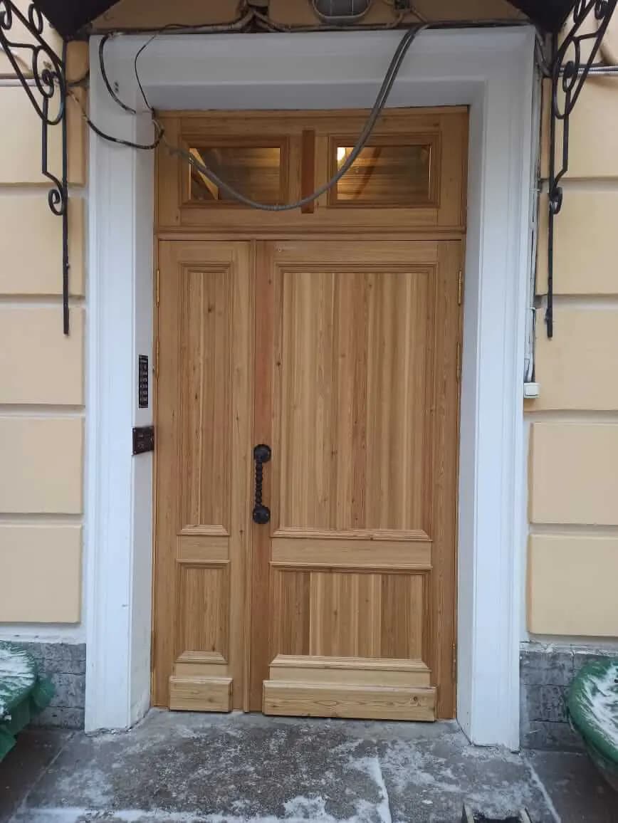 Дверь КГИОП из лиственницы